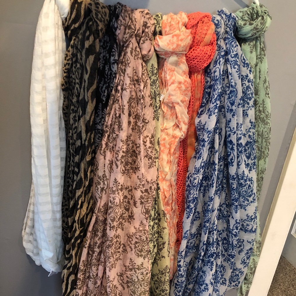 Scarf bundle!!!! Never worn